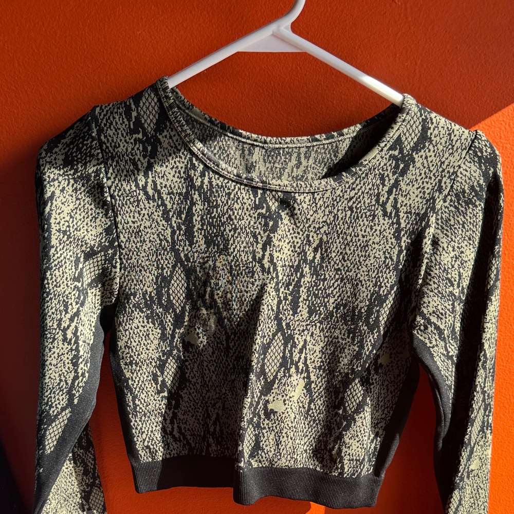 Fabletics Black and Cream Patterned Crop Top - image 1